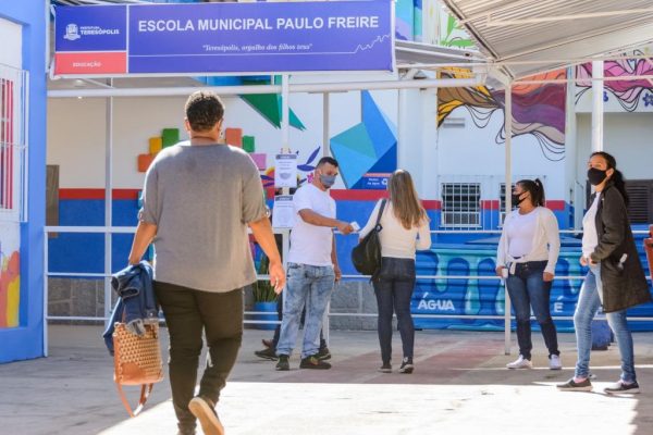 Read more about the article Vestibular CEDERJ 2021.2: Escola Municipal de Teresópolis recebe candidatos para aplicação das provas