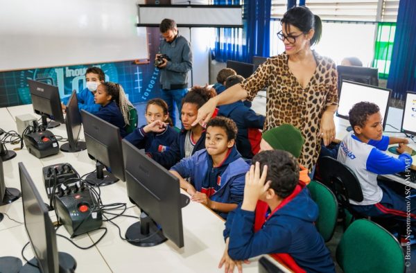 Leia mais sobre o artigo MAIS TECNOLOGIA E INOVAÇÃO NAS ESCOLAS