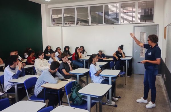 Leia mais sobre o artigo CRAS Meudon e Programa Saúde na Escola abordam o respeito à liberdade religiosa em palestra no Colégio Estadual Lions Club