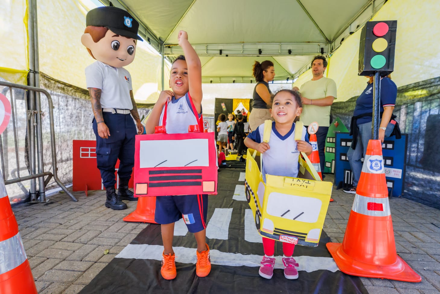 Você está visualizando atualmente Maio Amarelo: Prefeitura de Teresópolis inicia atividades de educação no trânsito com alunos das escolas municipais