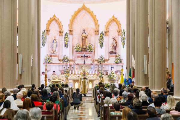 Leia mais sobre o artigo Teresópolis 133 anos: Missa pelo Aniversário da Cidade é celebrada pelo Bispo Dom Joel na Matriz de Santa Teresa