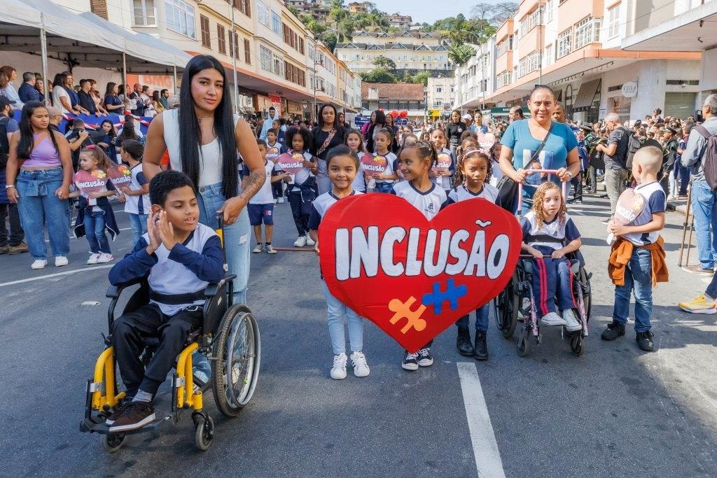 Leia mais sobre o artigo Teresópolis 133 anos: Desfile Cívico marca comemoração do aniversário da cidade