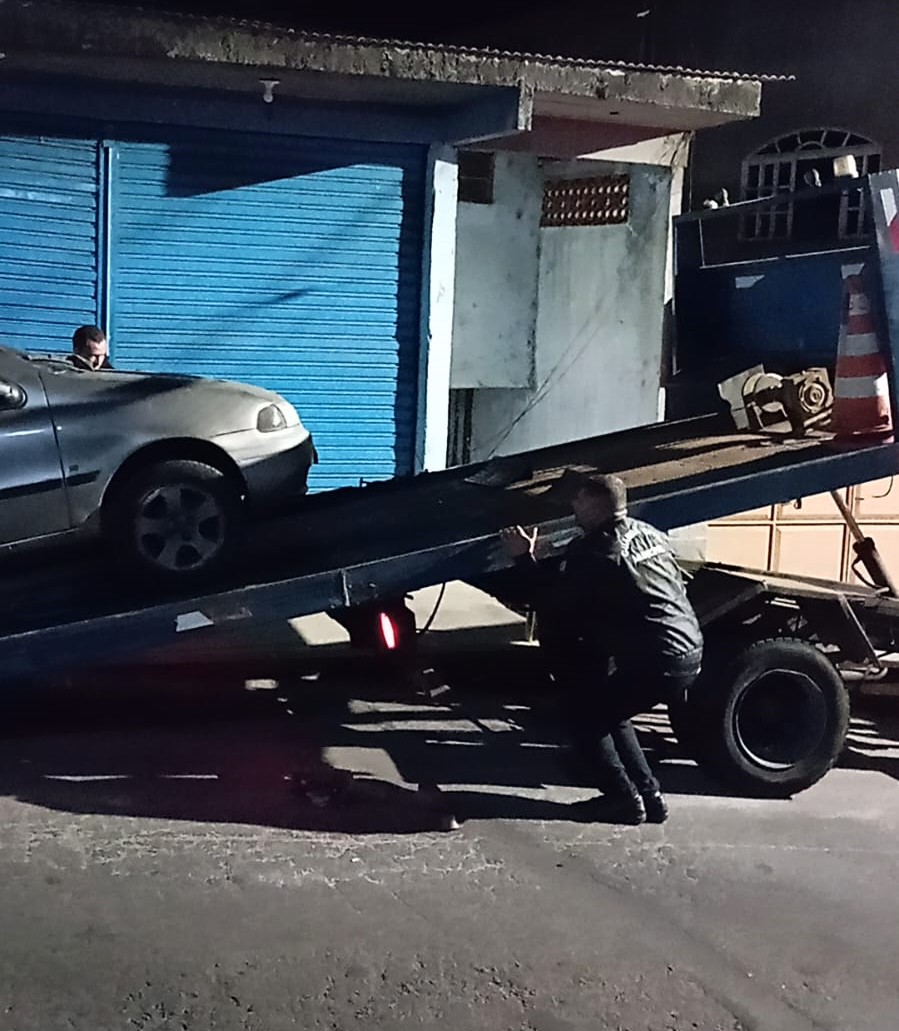 Leia mais sobre o artigo Guarda Civil Municipal de Teresópolis recolhe 8 carros abandonados em via pública