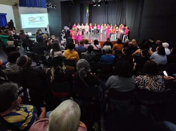 Leia mais sobre o artigo Rosa na Cultura: Lançamento de livro e exposição movimentam a Casa de Cultura Adolpho Bloch, em Teresópolis