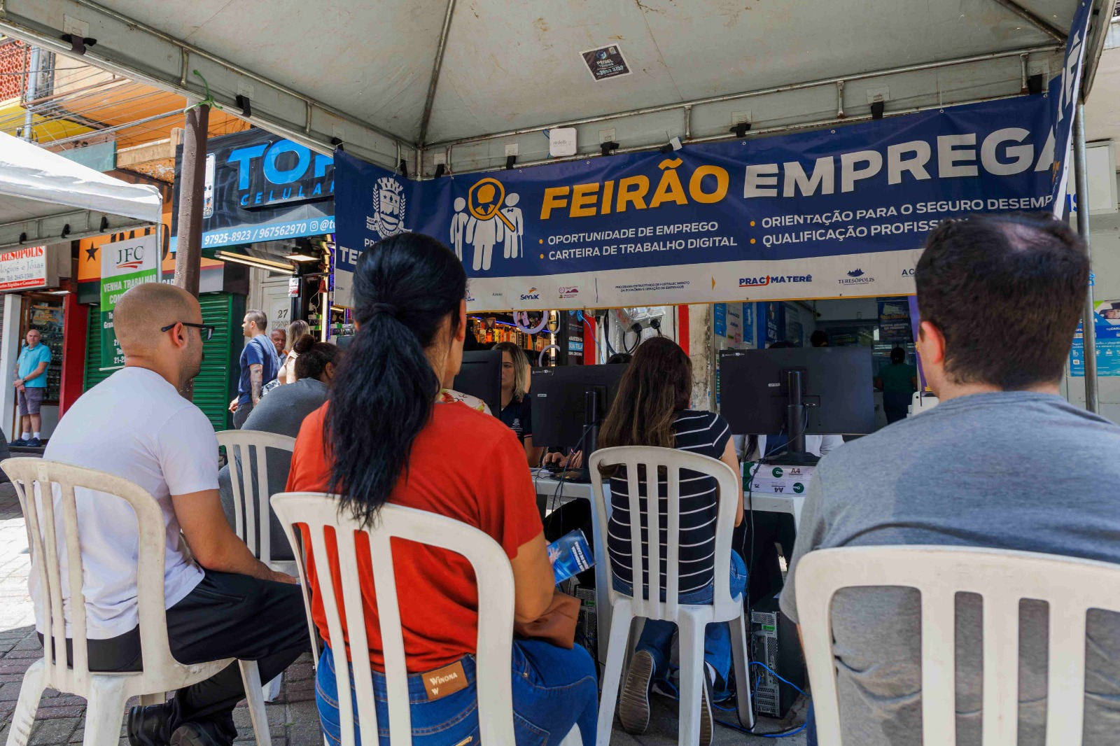 No momento, você está visualizando Trabalhadores têm até quinta, dia 14, para se candidatar a uma das mais de 430 vagas do Feirão de Empregos da Prefeitura de Teresópolis