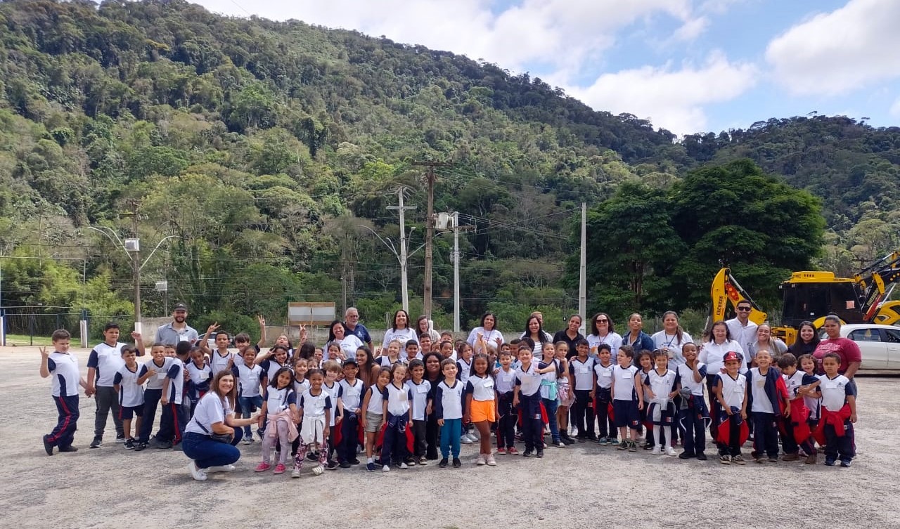 No momento, você está visualizando 12º Agro Kids Tour garante aprendizado e diversão a alunos da Escola Municipal Paulino Custódio, em Teresópolis