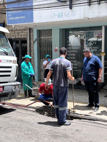 Leia mais sobre o artigo Prefeitura de Teresópolis intensifica trabalhos de desobstrução de bueiros e limpeza da cidade