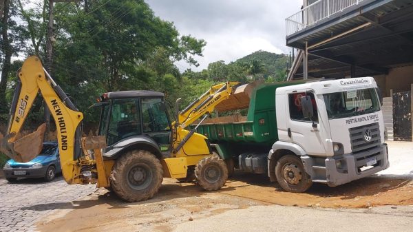 Leia mais sobre o artigo Prefeitura segue intensificando a limpeza dos espaços públicos