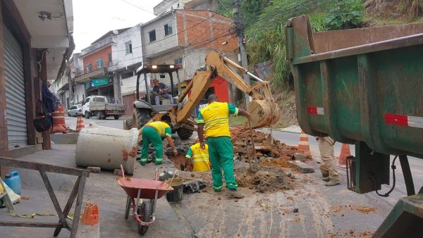 Leia mais sobre o artigo Prefeitura segue com serviços de manutenção e zeladoria pelos bairros da cidade e do interior