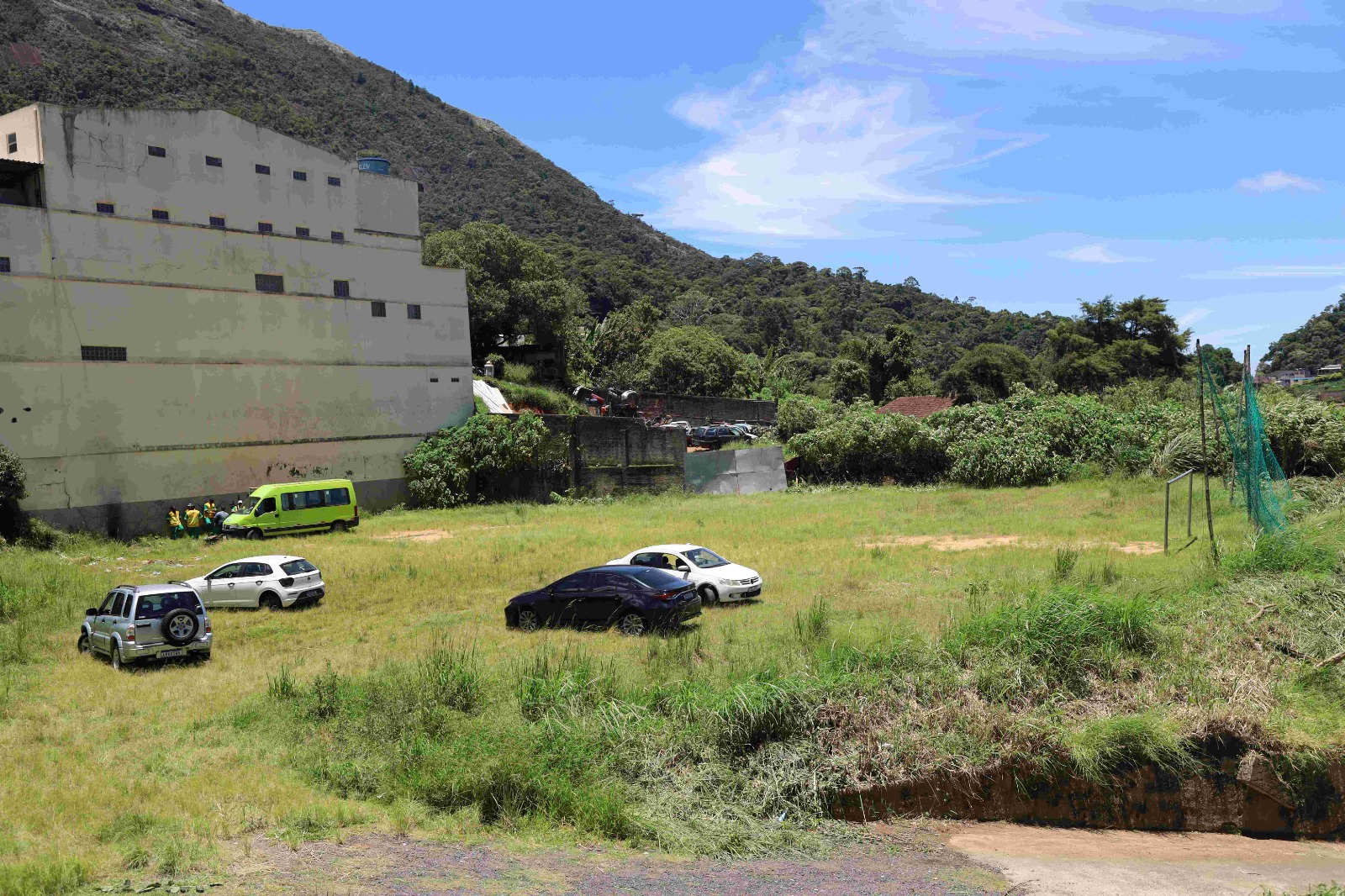 No momento, você está visualizando Prefeitura de Teresópolis e Governo do Estado vistoriam terreno no Rosário para implantação do CEU da Cultura