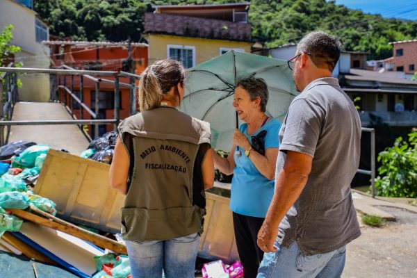 Leia mais sobre o artigo Meio Ambiente realiza fiscalização de descarte irregular de lixo entre os bairros Beira Linha e Jardim Cascata