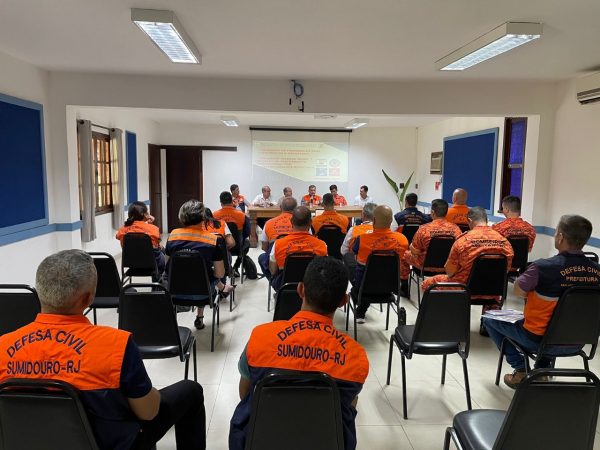 Leia mais sobre o artigo Defesa Civil de Teresópolis presente no Seminário Interno da Coordenadoria Regional da Defesa Civil Regional Serrana I