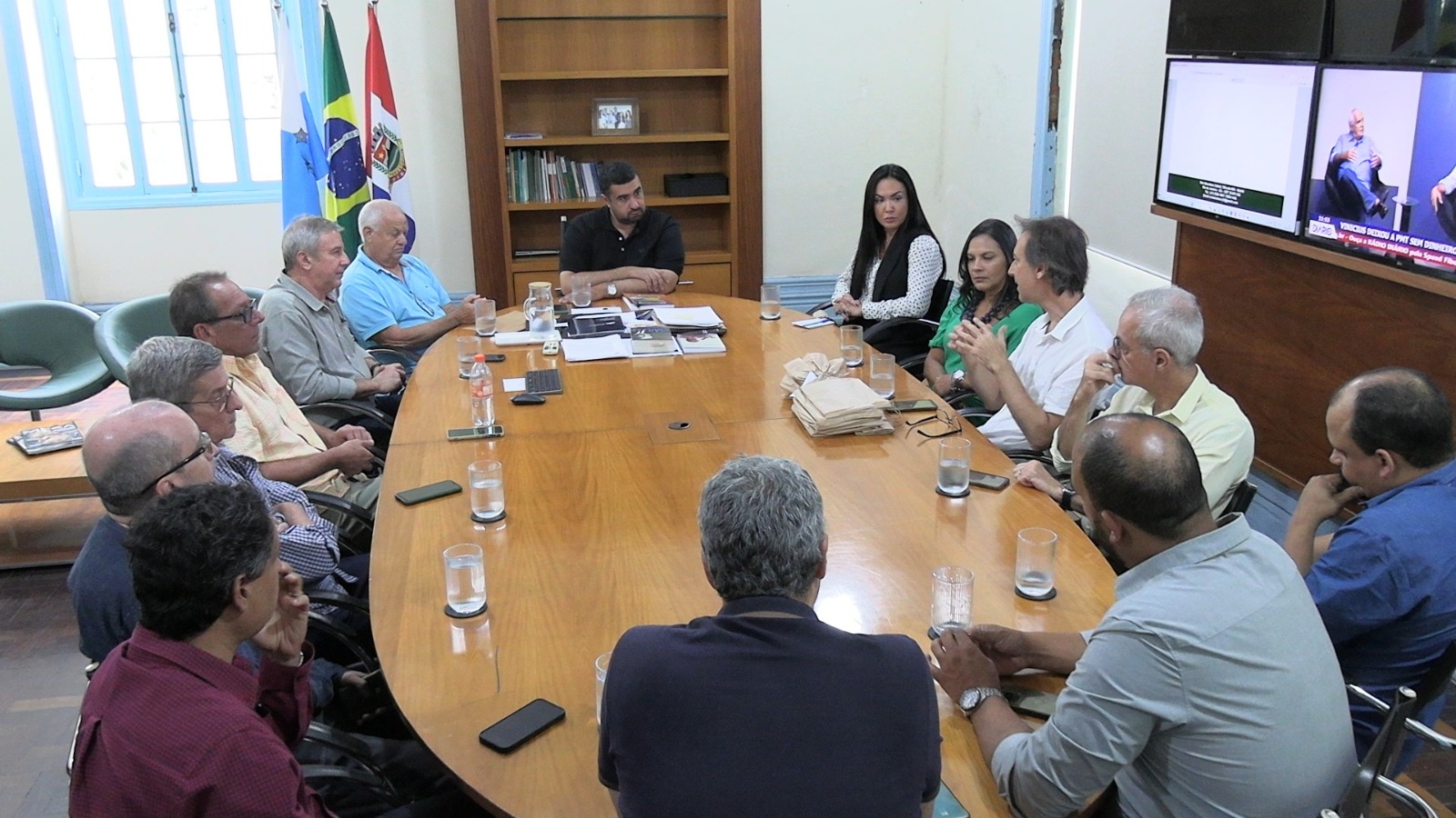 No momento, você está visualizando Prefeitura de Teresópolis fecha parceria com Ministério da Agricultura, Embrapa e Emater-Rio para a gestão sustentável da agricultura familiar