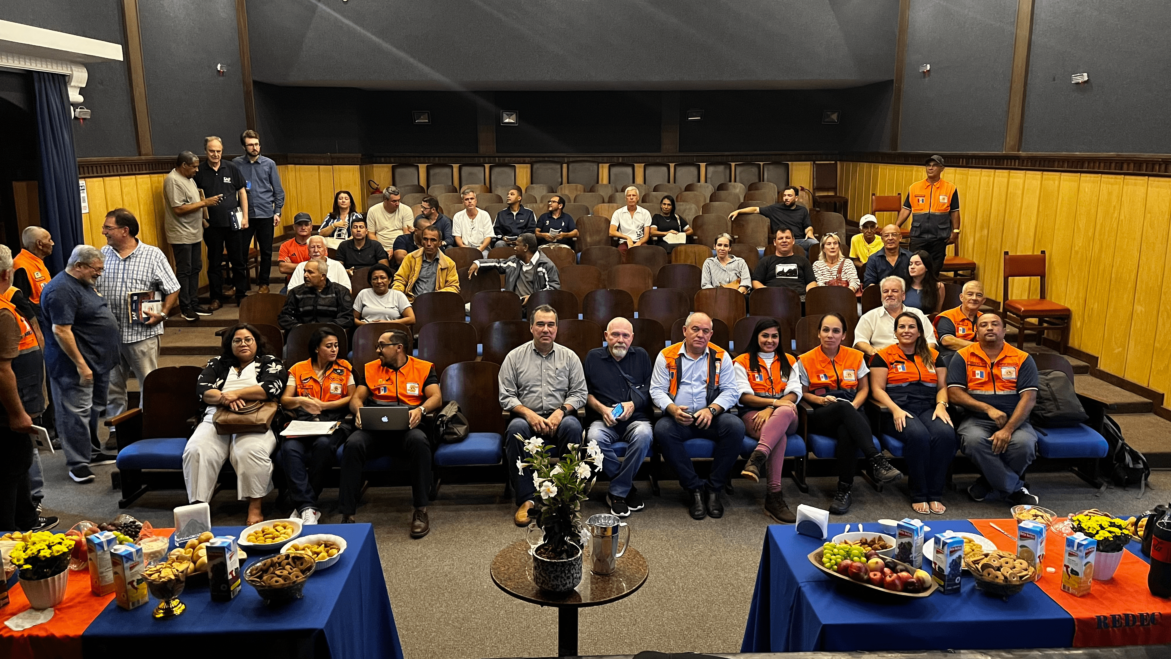 No momento, você está visualizando Defesa Civil de Teresópolis realiza encontro com líderes comunitários