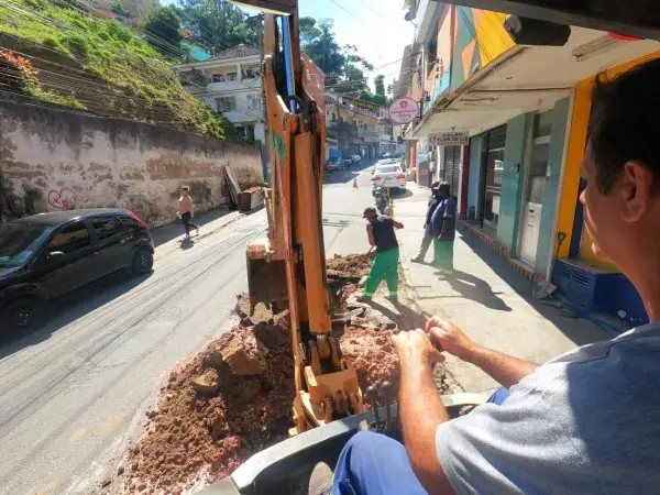 Leia mais sobre o artigo Prefeitura de Teresópolis segue com a manutenção do sistema de drenagem pluvial urbana