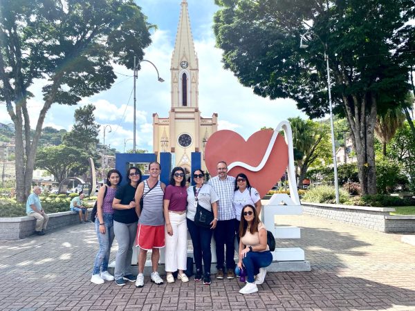 Leia mais sobre o artigo Equipe da Secretaria de Turismo de Teresópolis participa de tour nos pontos turísticos da Várzea