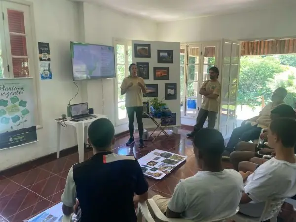 Leia mais sobre o artigo Jovens do CRIAAD visitam a sede Santa Rita do Parque Natural Municipal Montanhas de Teresópolis