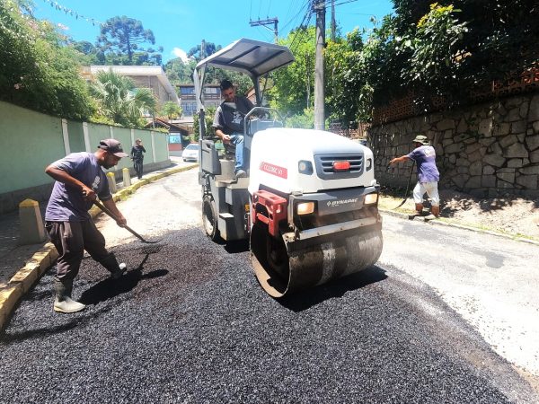 Leia mais sobre o artigo Prefeitura de Teresópolis amplia a operação tapa-buracos pelos bairros