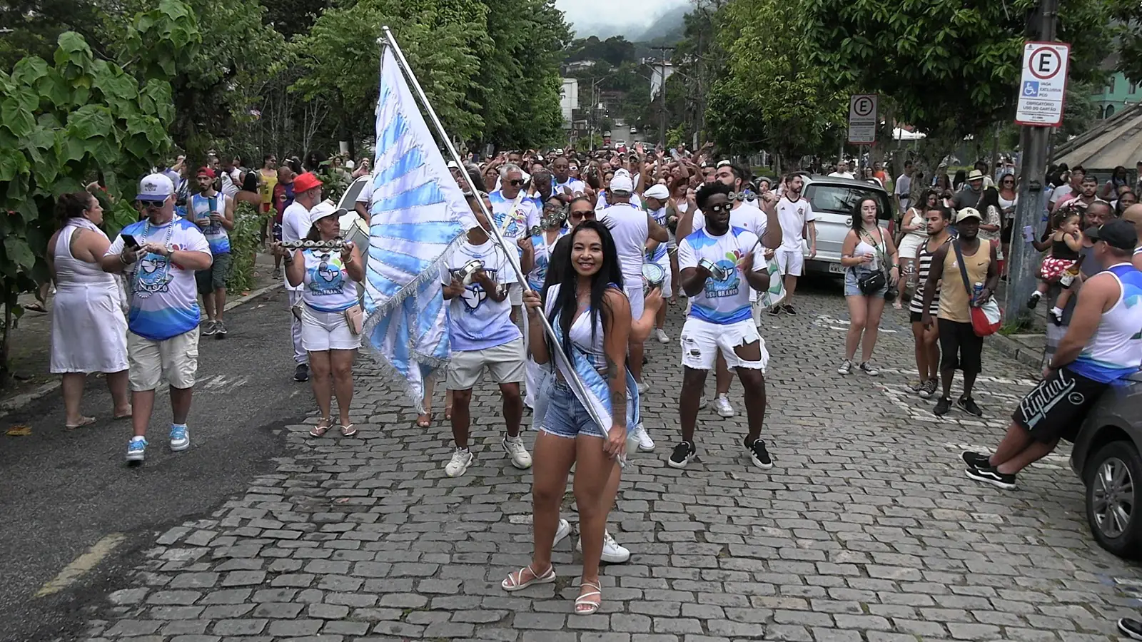 No momento, você está visualizando ‘Teresópolis, o Carnaval da Gente’: Bloco Deu Branco abre as comemorações da folia