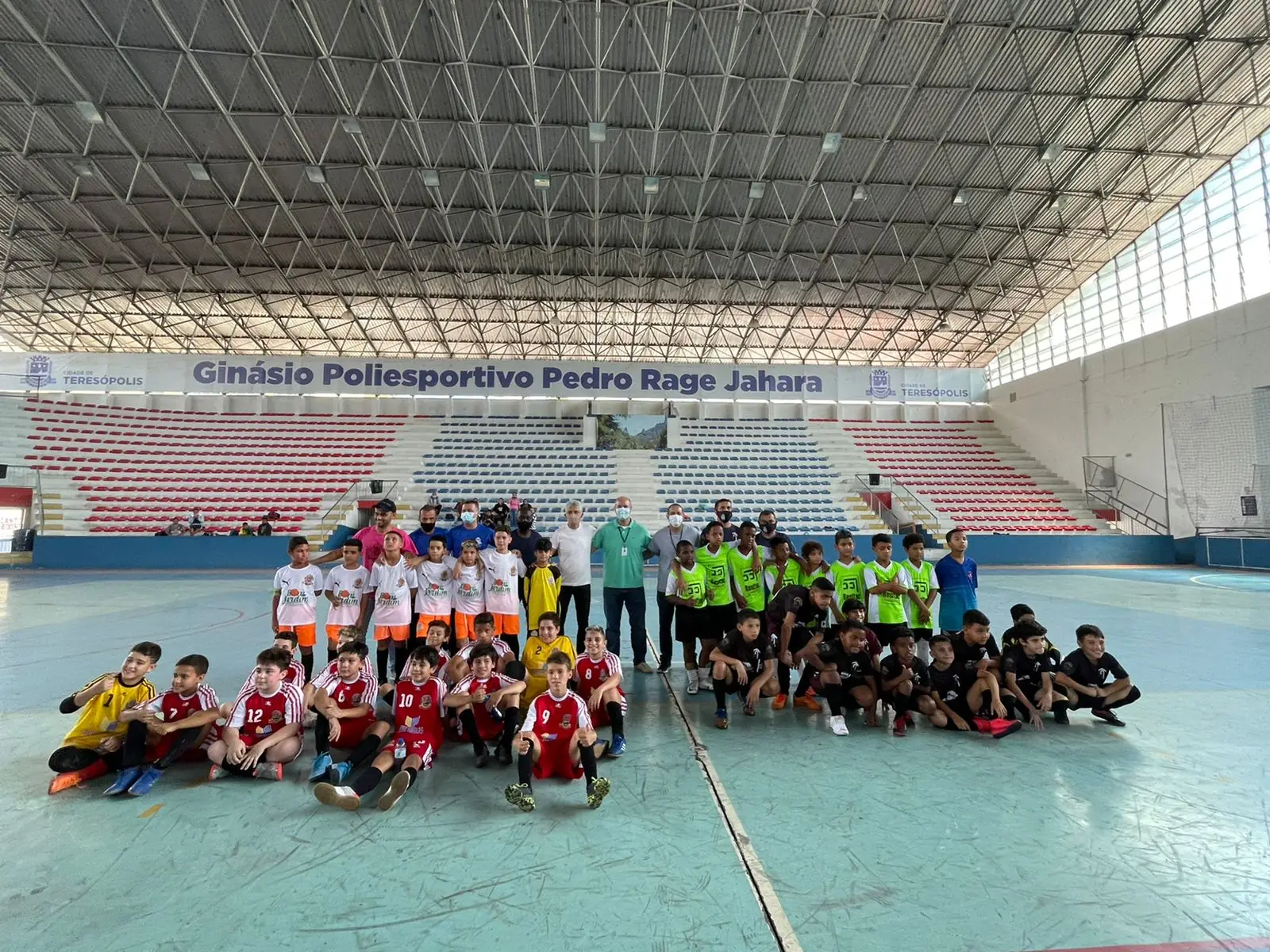 No momento, você está visualizando Com presença do tetracampeão Bebeto, torneio de futebol SUB-11 promove valor da amizade entre equipes de Teresópolis