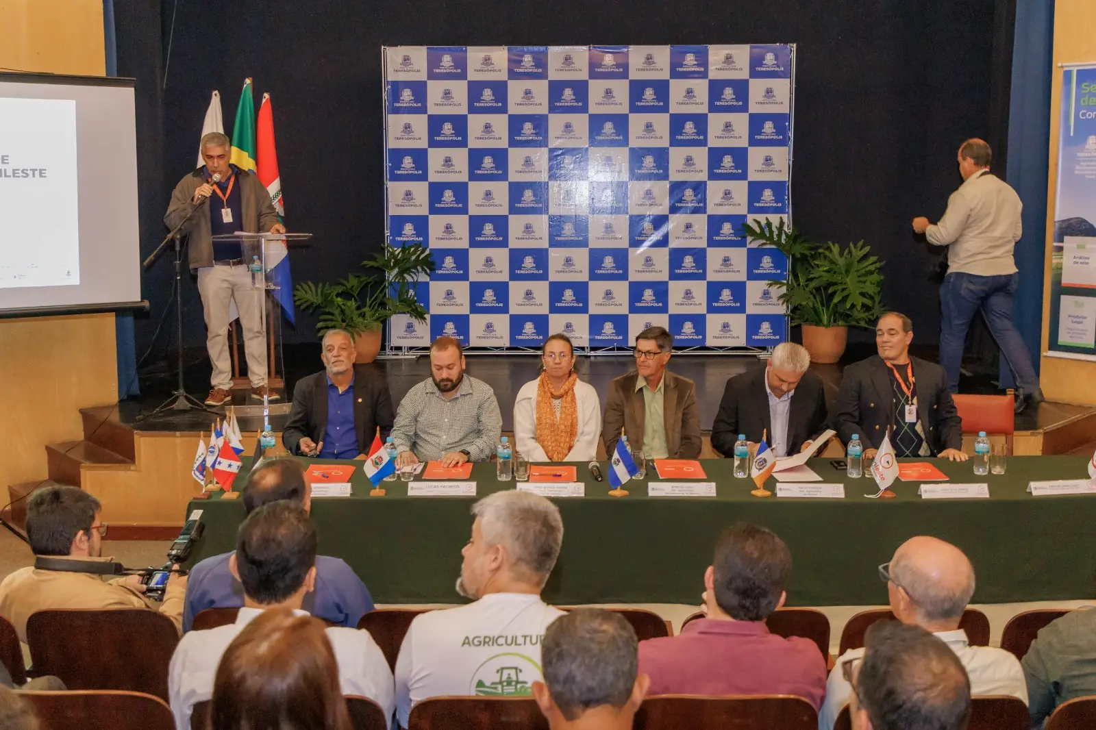 No momento, você está visualizando Teresópolis sedia cerimônia de formação e posse da 1ª Câmara Técnica de Agricultura e Pesca do Conleste