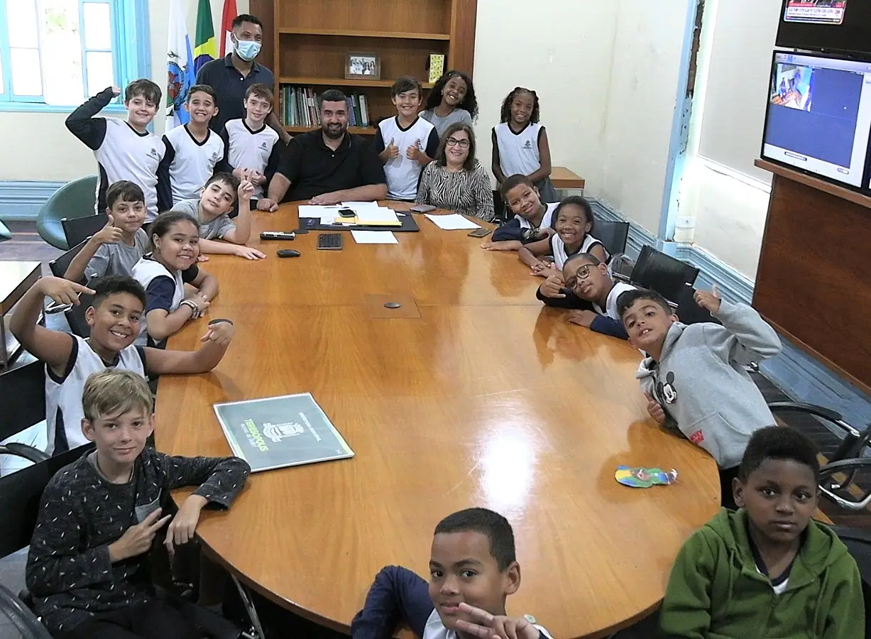 No momento, você está visualizando Projeto ‘Mulheres da Política’: Alunos da rede municipal são recebidos na Prefeitura de Teresópolis